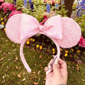 BNWT Millennial Pink Minnie Ears ✨ LIMITED
